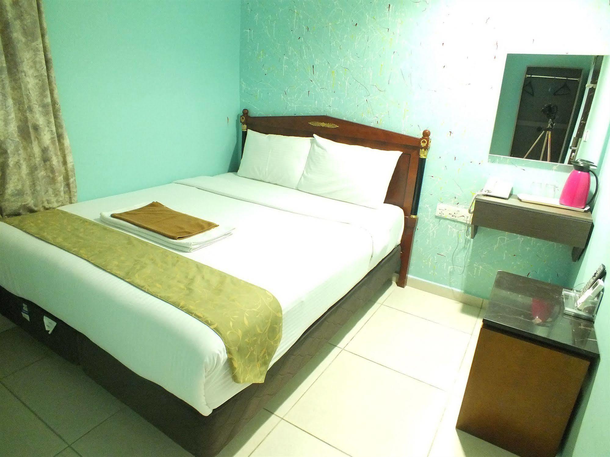 โอโย 90030 โฮเต็ล อัลจาฟส์ Hotel กัวลาลัมเปอร์ ภายนอก รูปภาพ