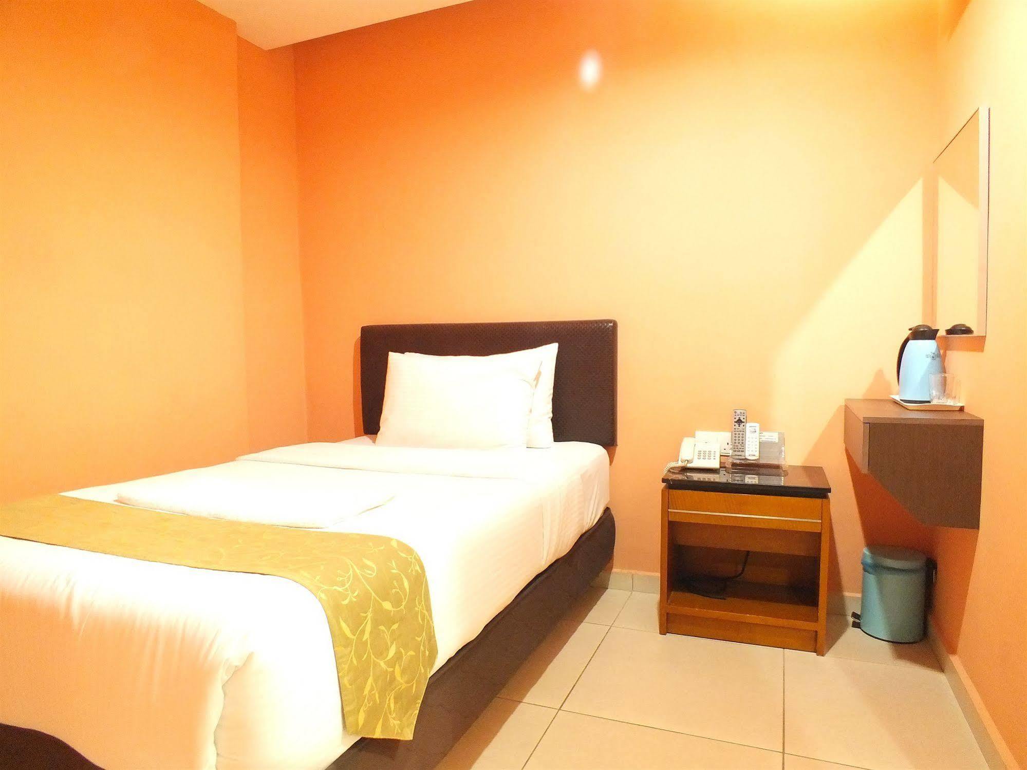 โอโย 90030 โฮเต็ล อัลจาฟส์ Hotel กัวลาลัมเปอร์ ภายนอก รูปภาพ